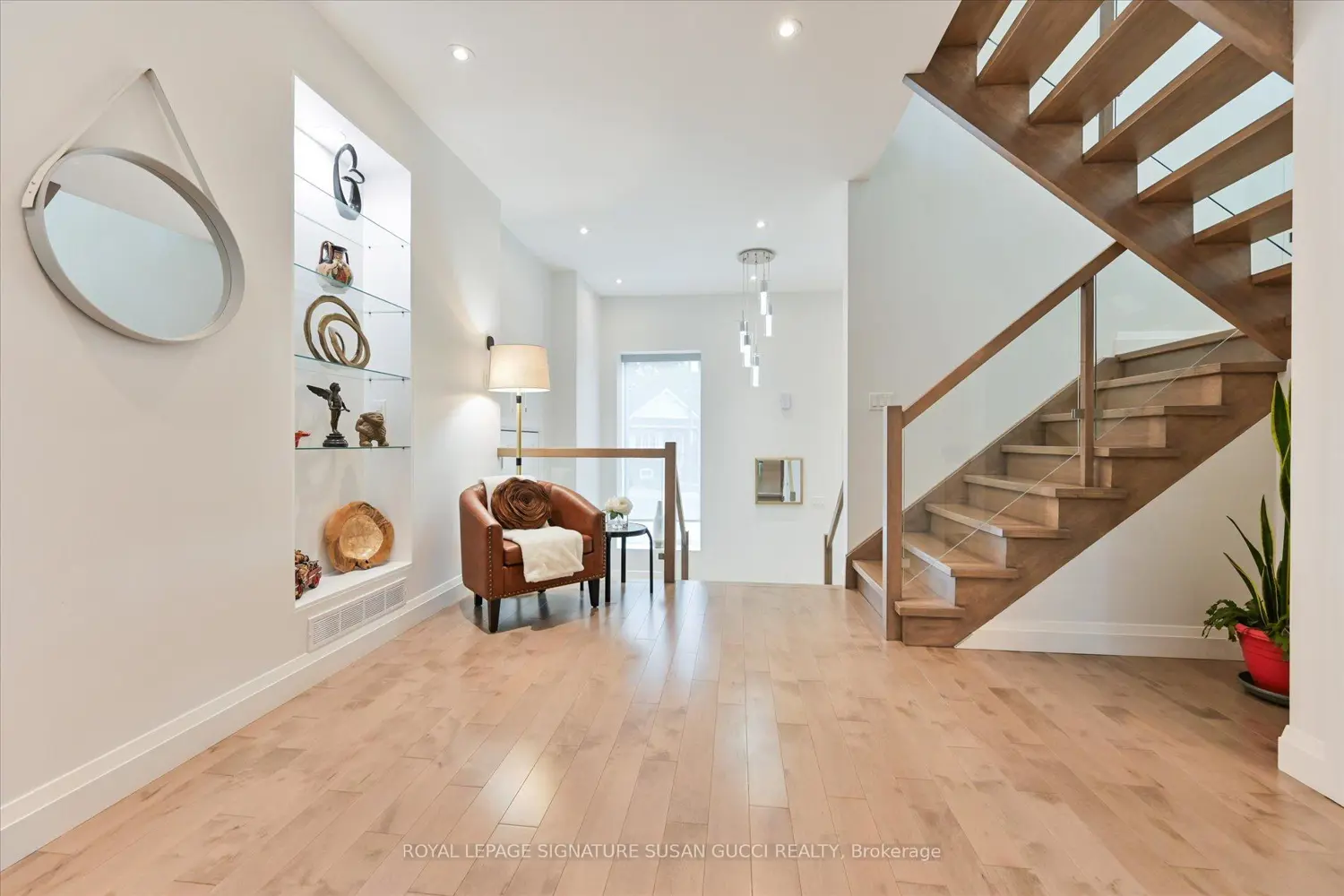 475 Donlands Avenue photo 5