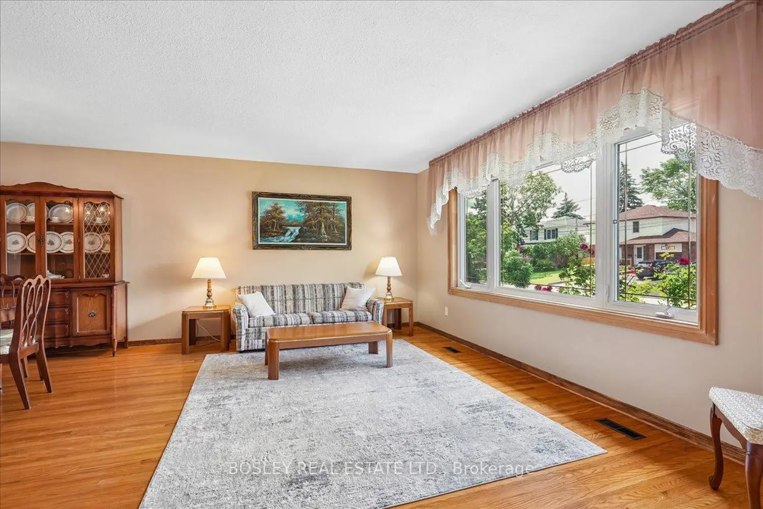 809 Hillcrest Road photo 2