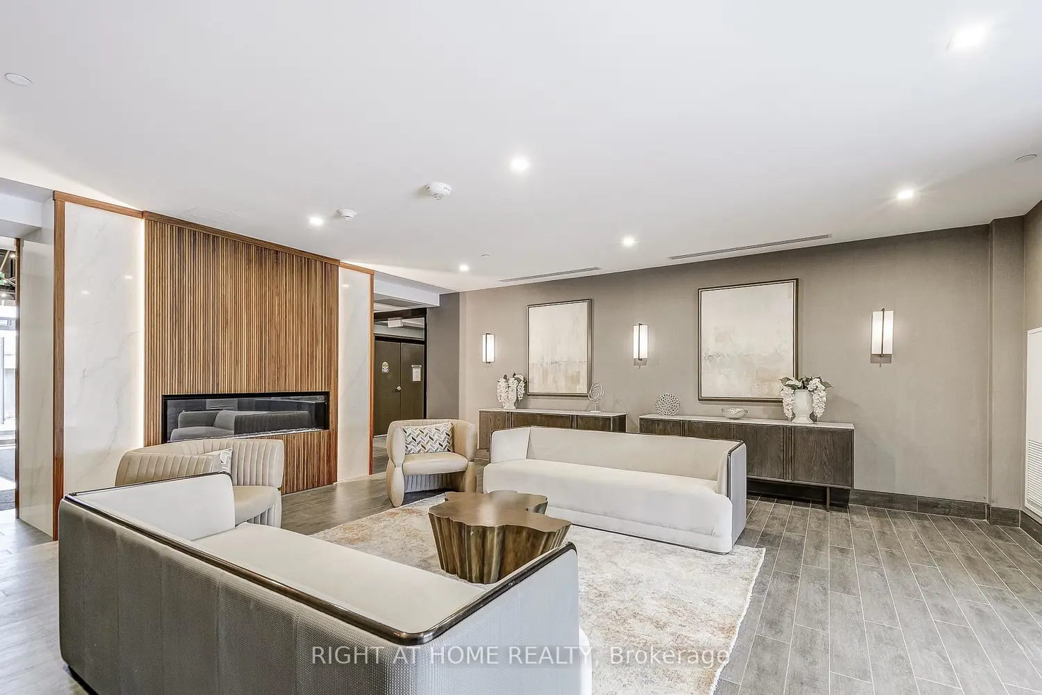 470 Dundas Street 604
