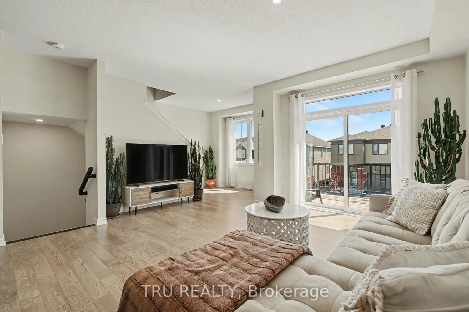 520 Rye Grass Way photo 3