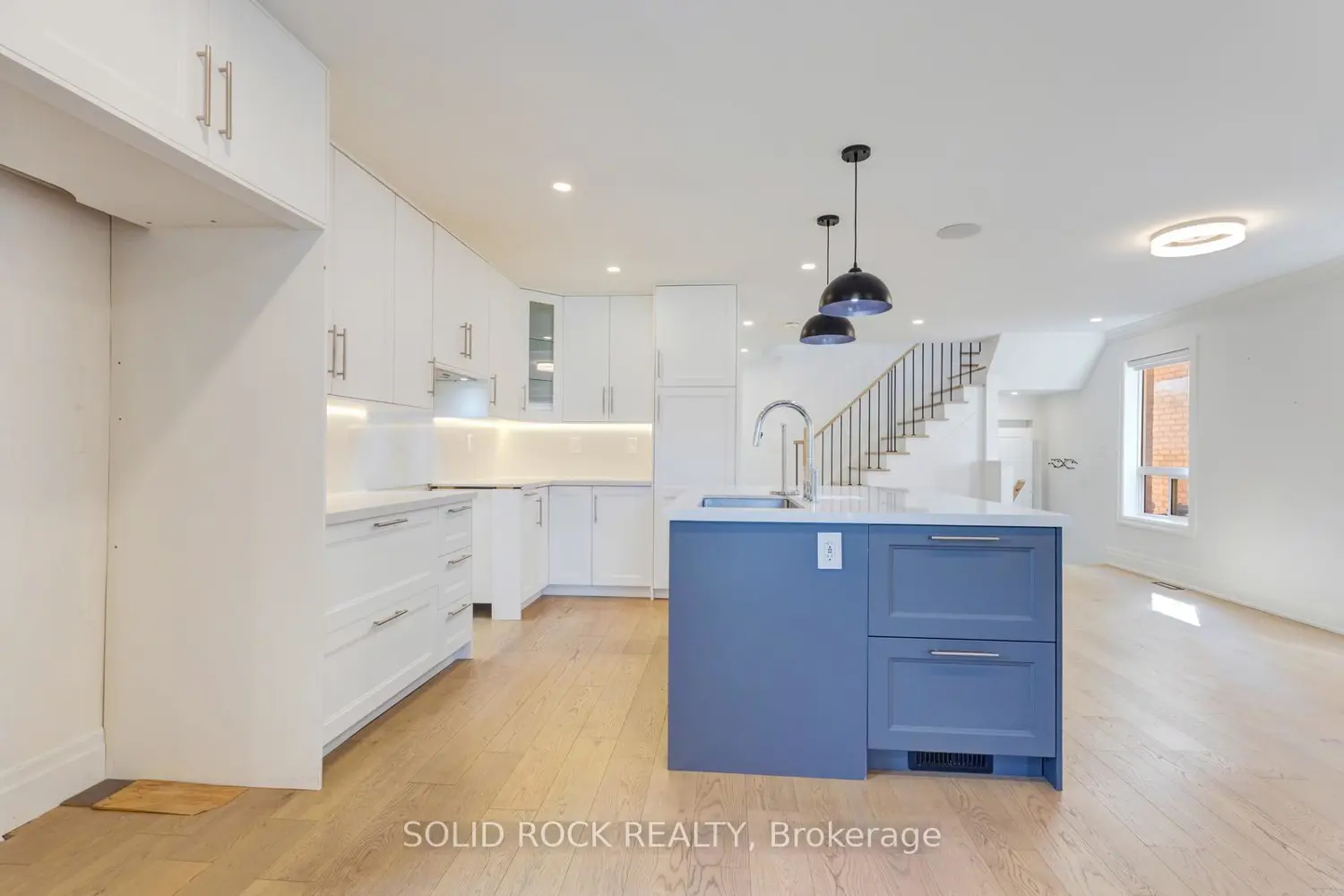 75 Tarquini Crescent photo 4