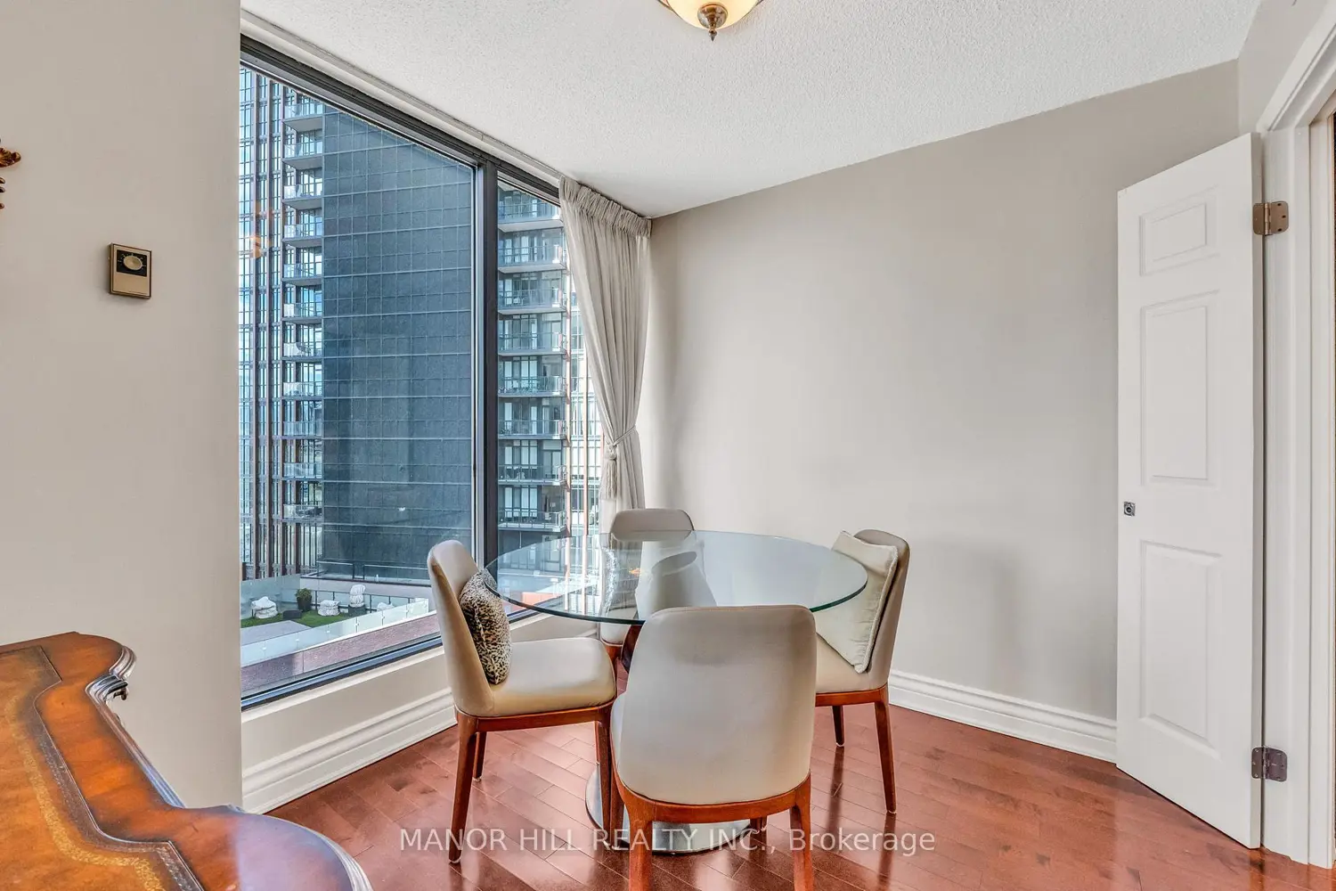 1331 Bay Street 803 photo 4