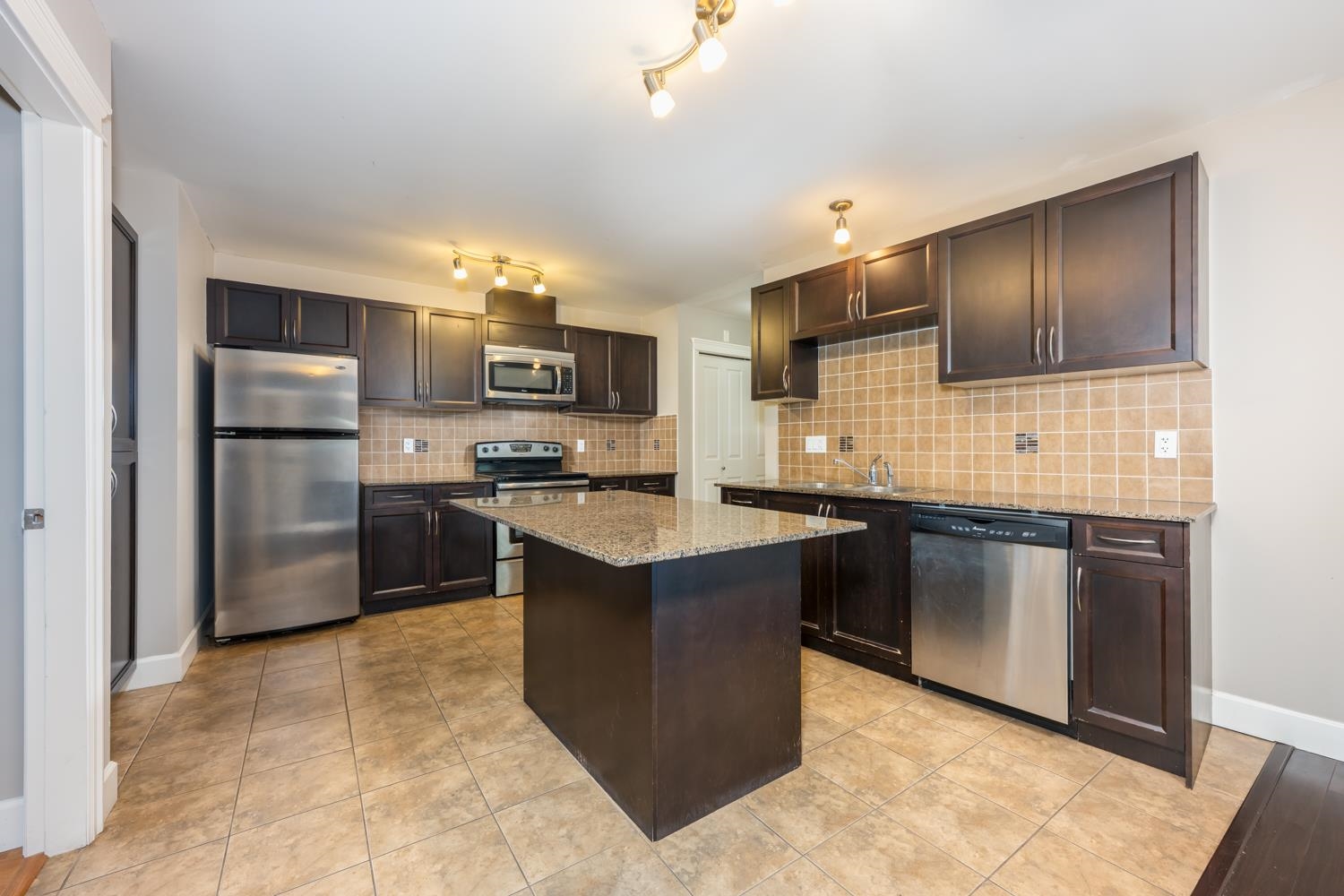 311-12088 75a Avenue, Surrey, BC, V3W 1Y4