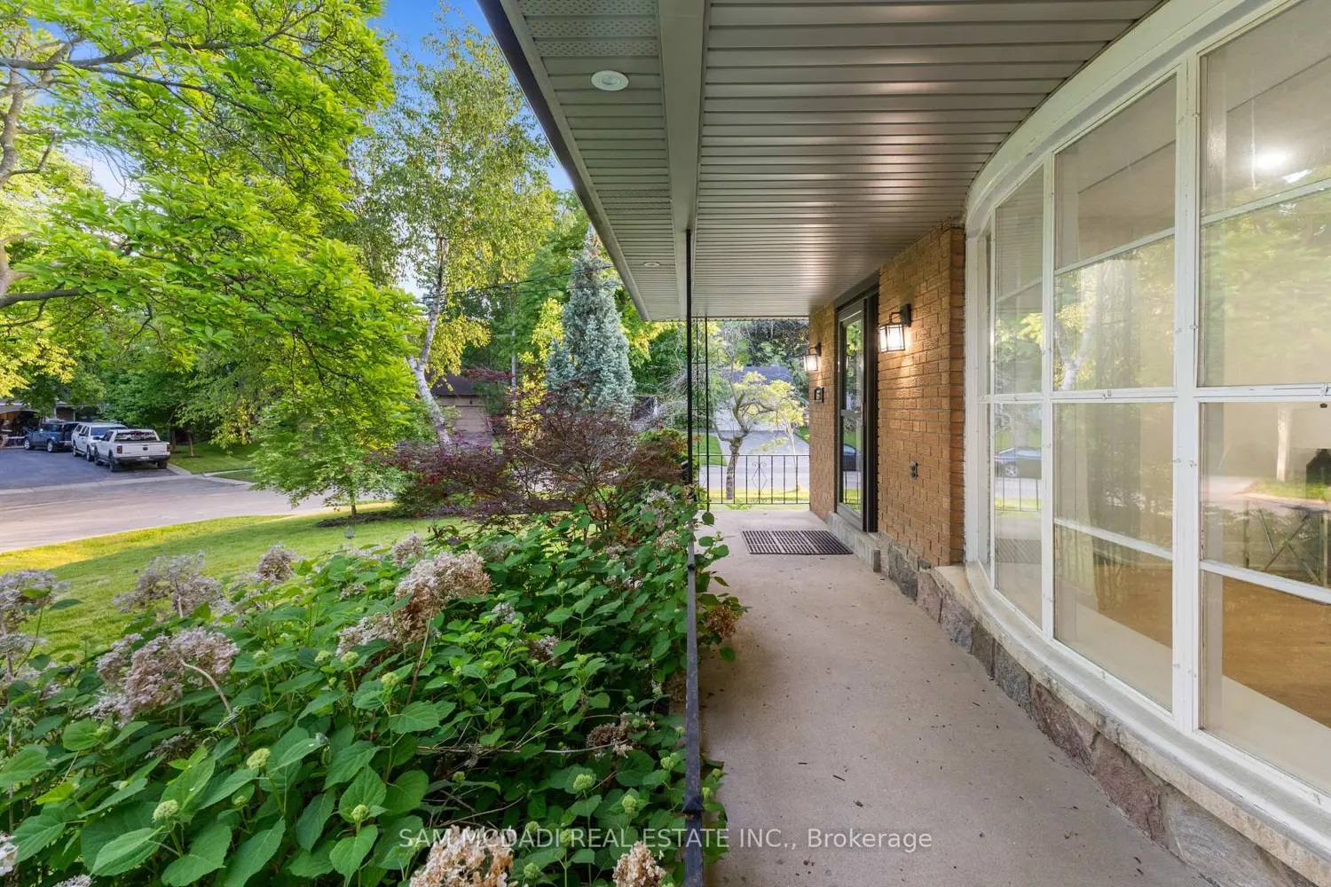 63 Maplewood Road photo 2