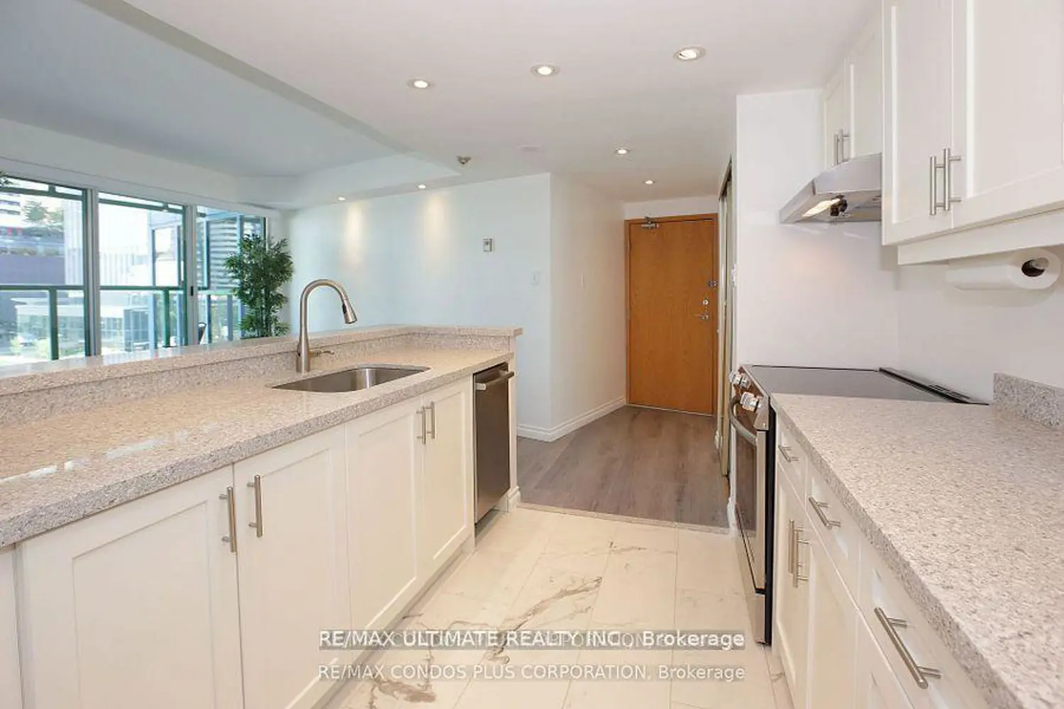 77 Harbour Square 601 photo 4