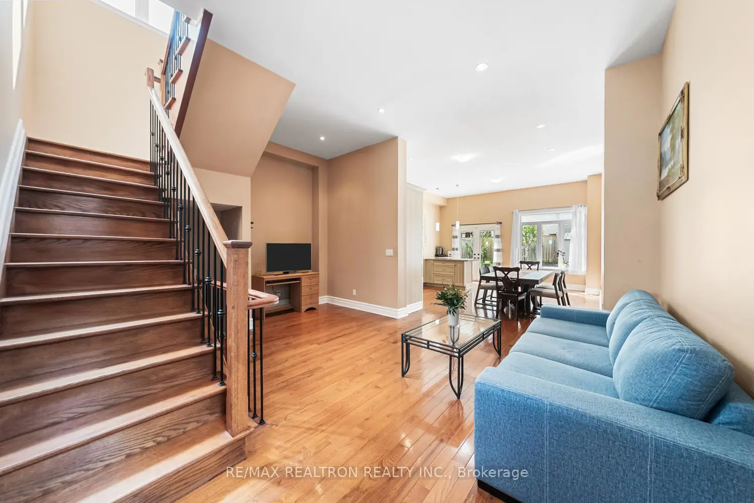 51 Rogers Road photo 4