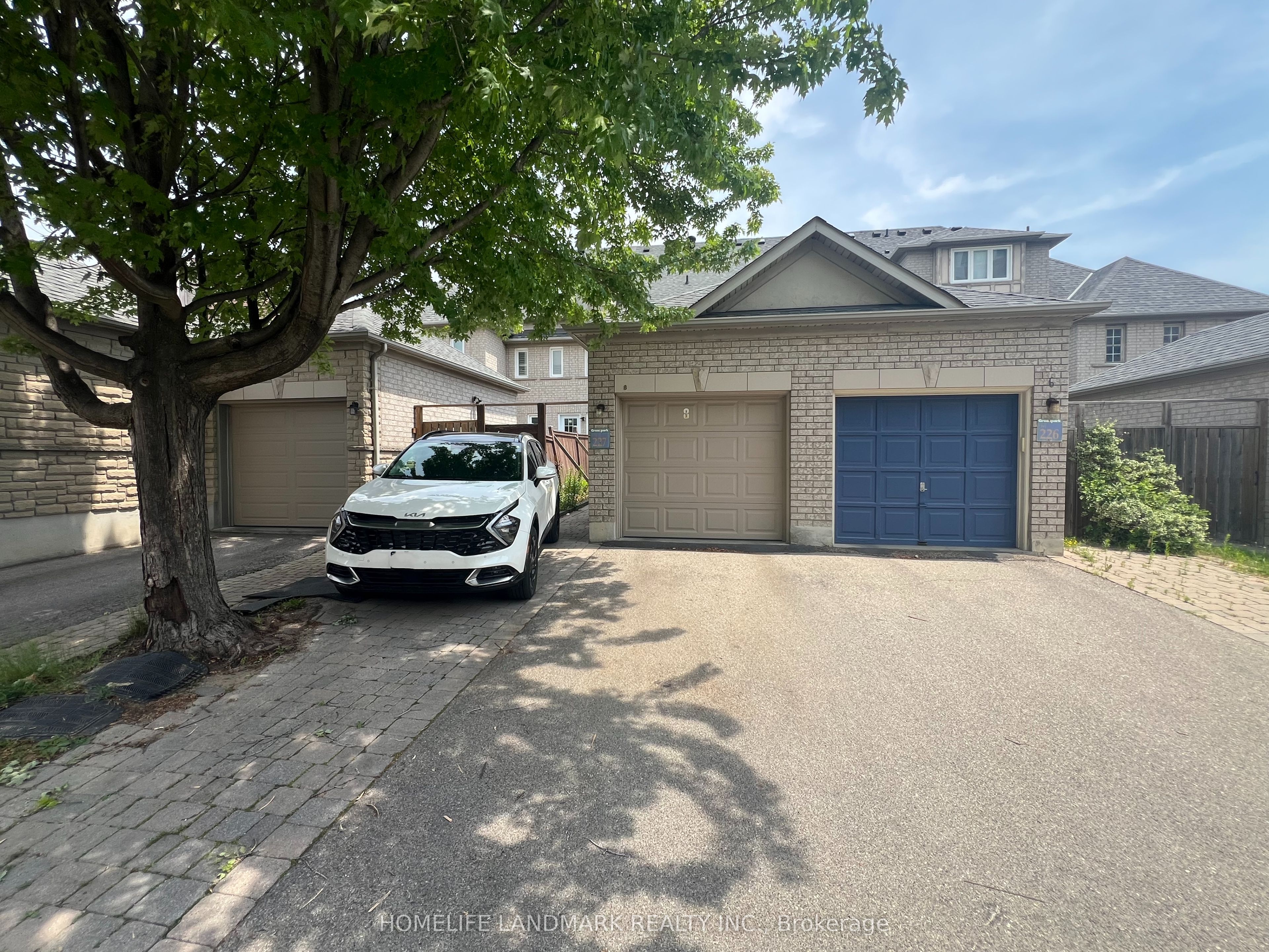8 Baffin Court, Richmond Hill, ON, L4B 4J7
