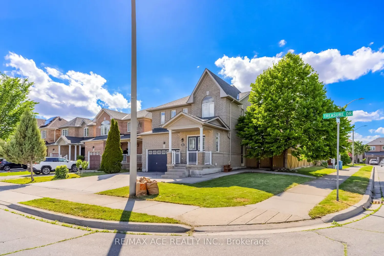 86 Treasure Drive photo 2