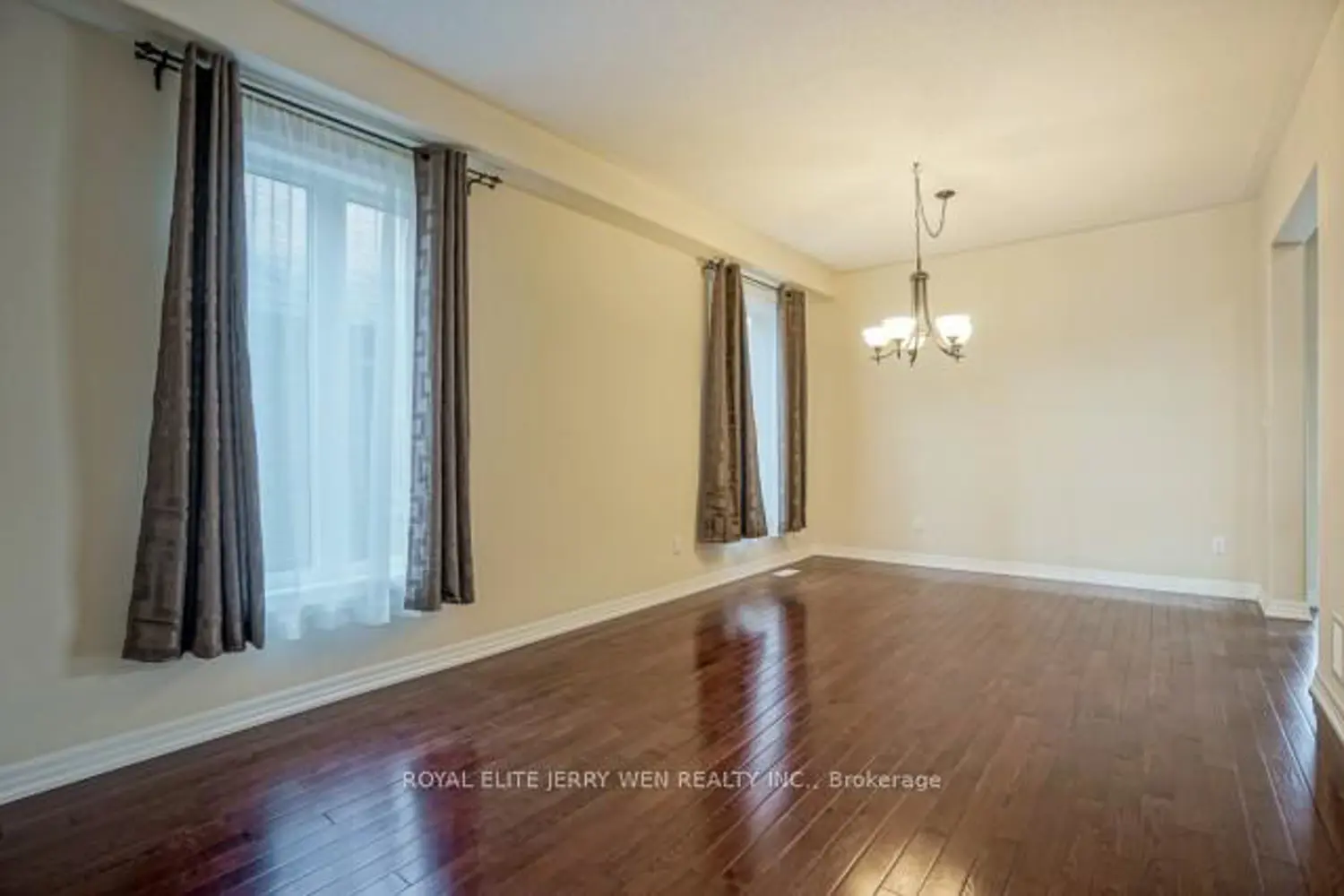 726 Coldstream Drive photo 3