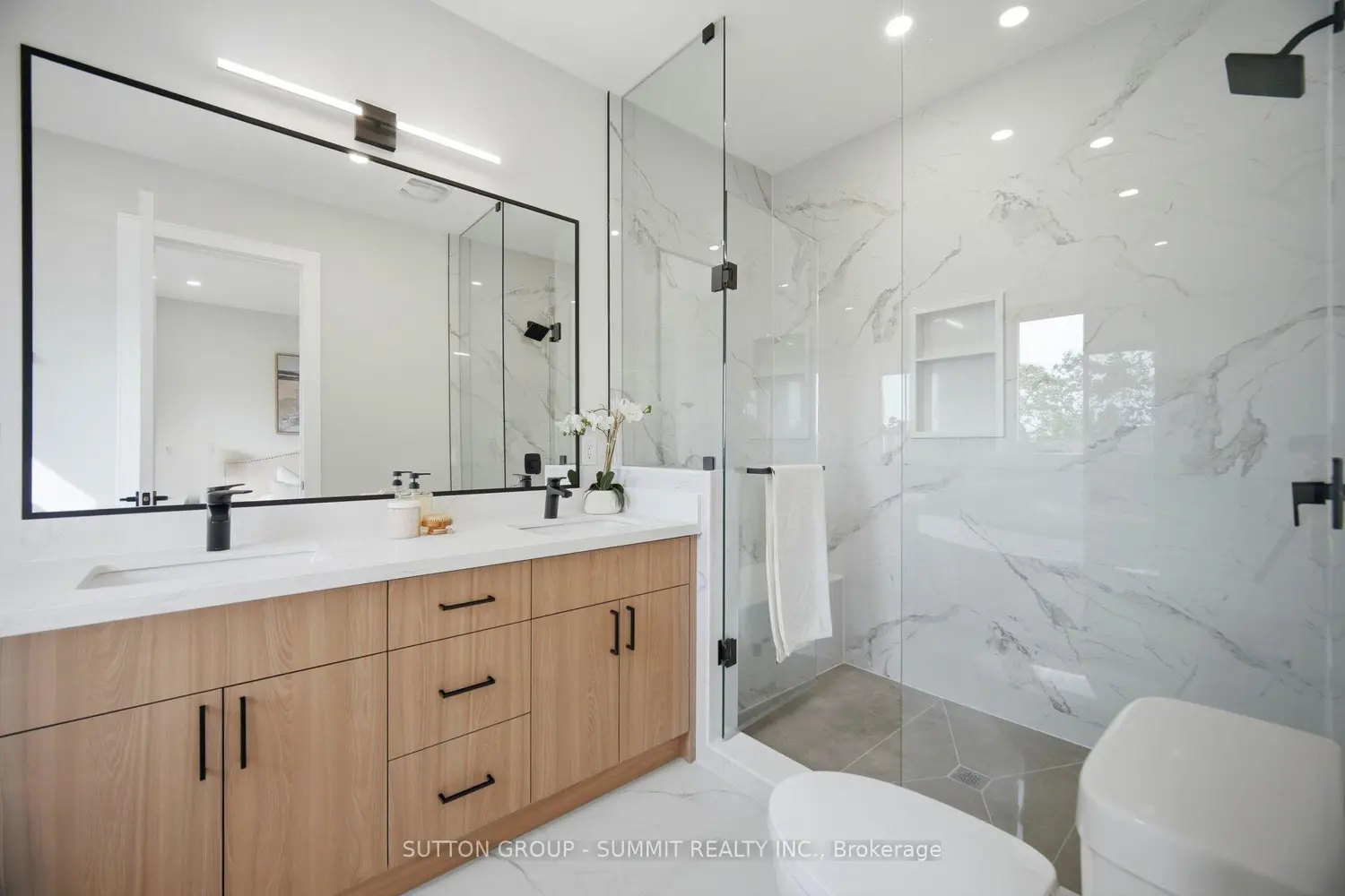 1230 Alexandra Avenue photo 5