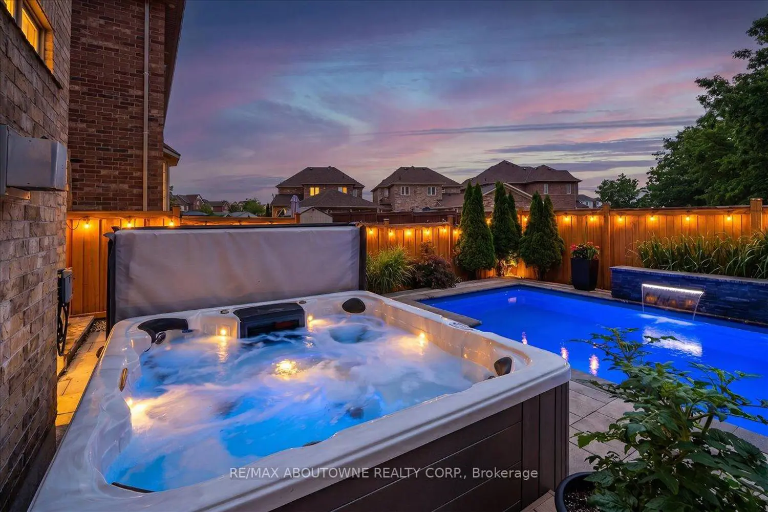 1228 Fox Crescent photo 2
