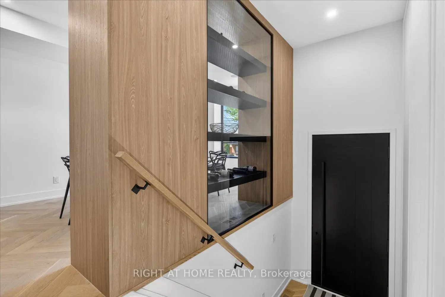 15B Rosemeade Avenue photo 2