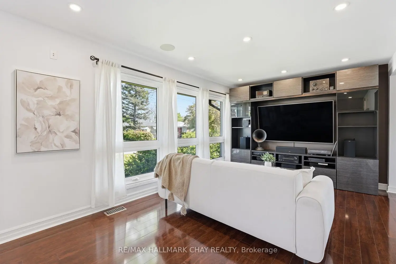 420 Fernleigh Circle photo 4
