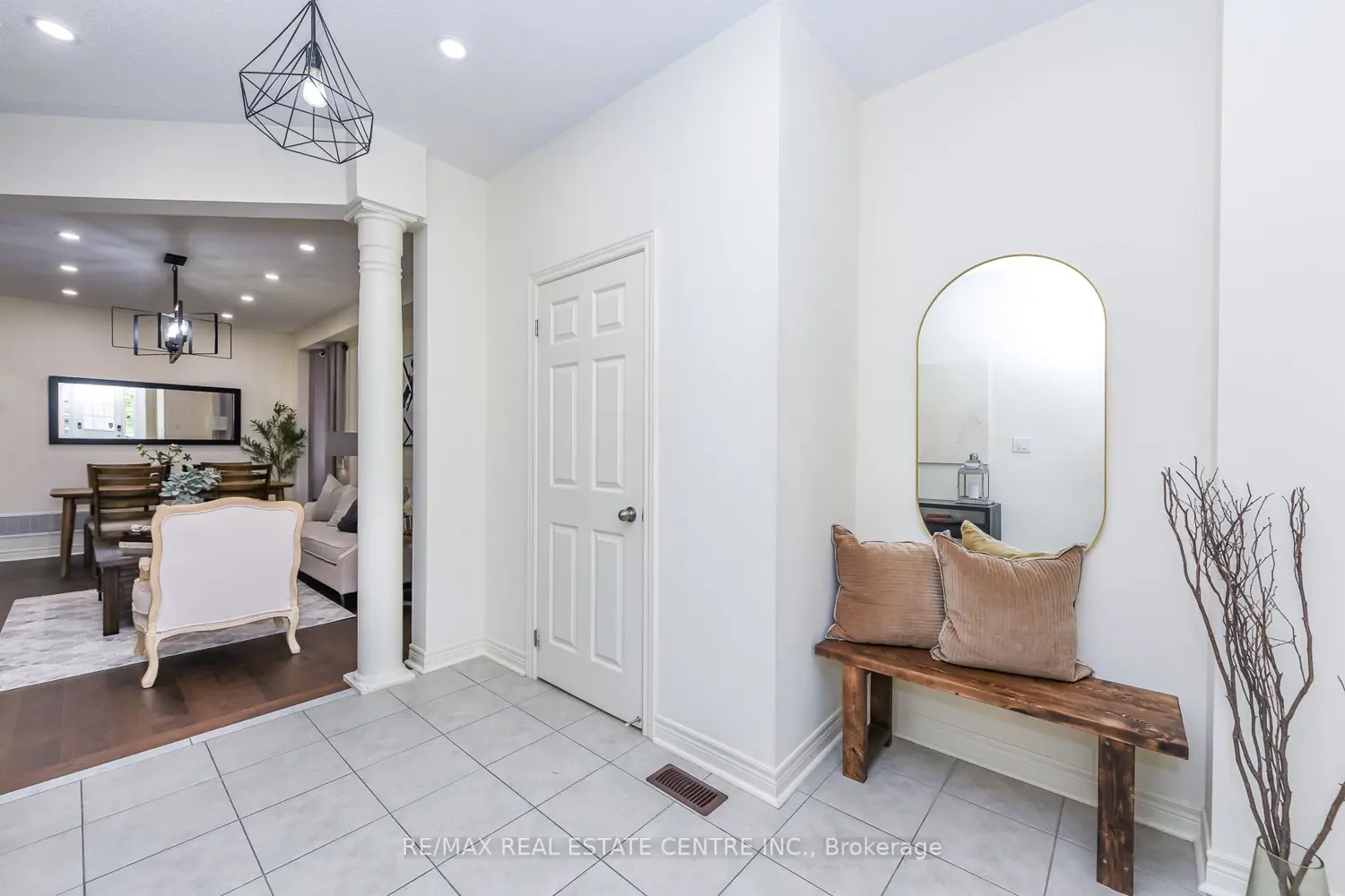 610 Bessborough Drive photo 4