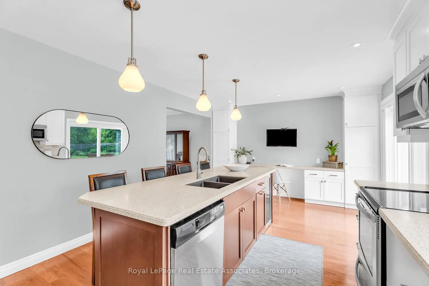 182 Rexway Drive photo 2