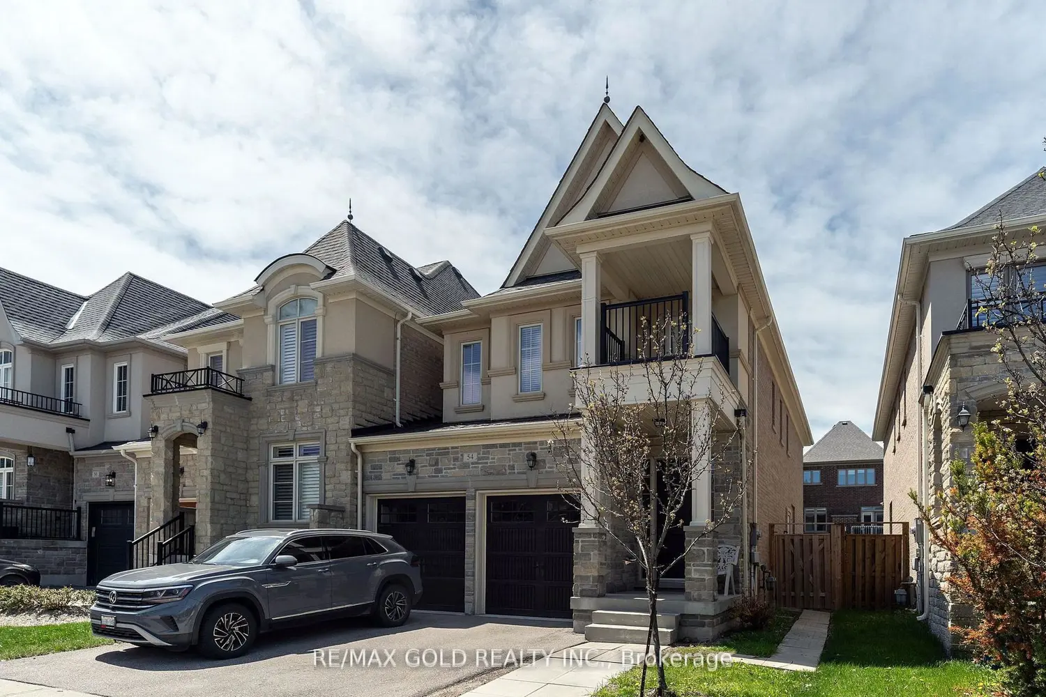 54 Robert Berry Crescent photo 2
