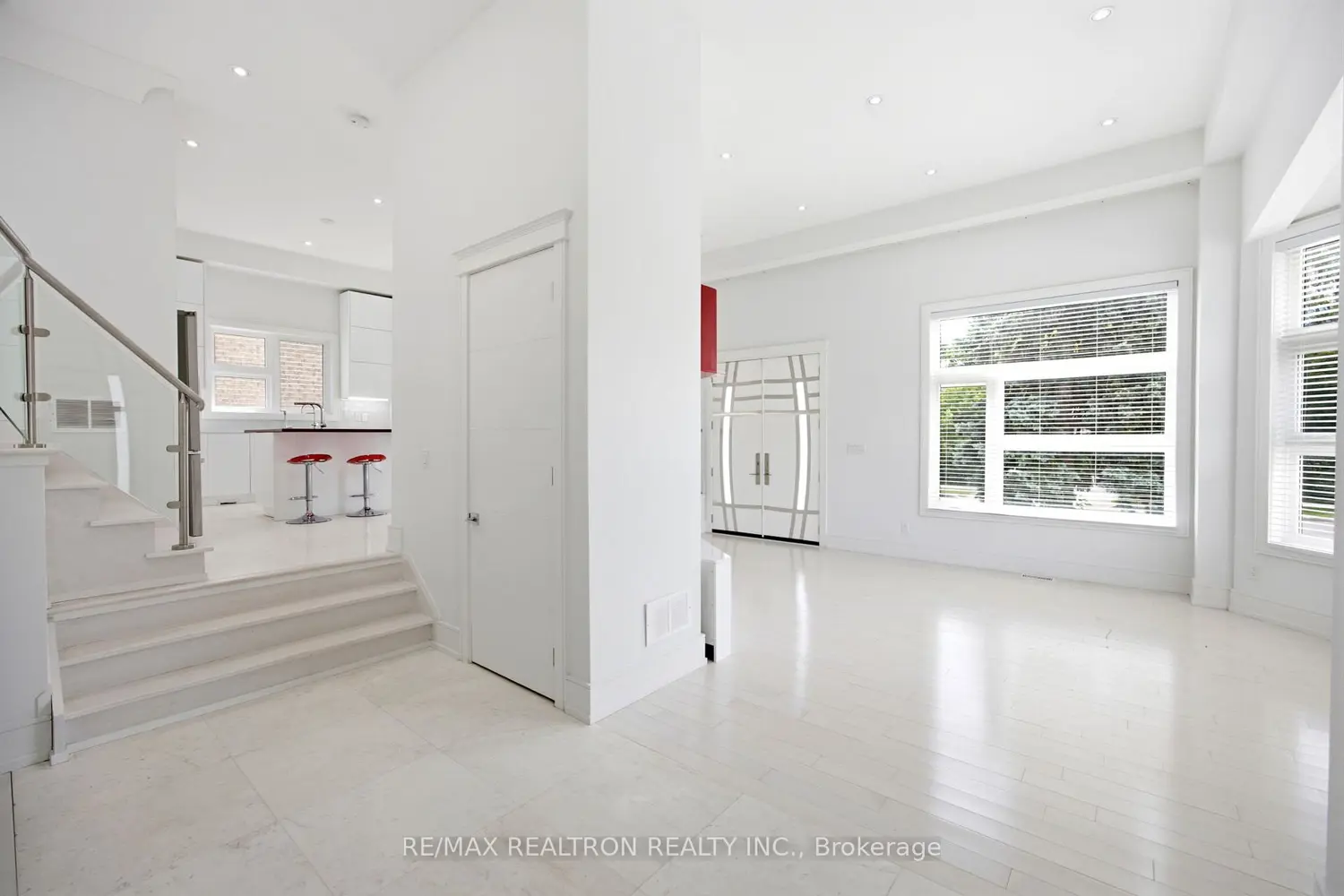 138 Almore Avenue photo 4