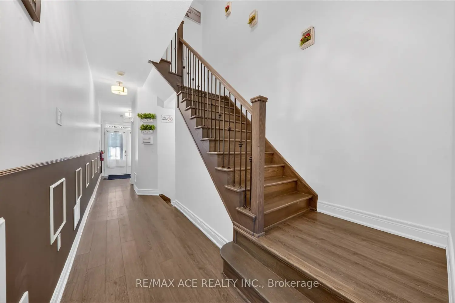 171 Snowbridge Way 26 photo 4