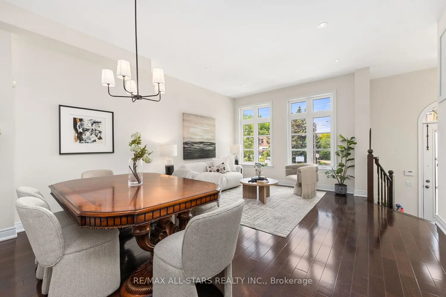 1113B Islington Avenue photo 4