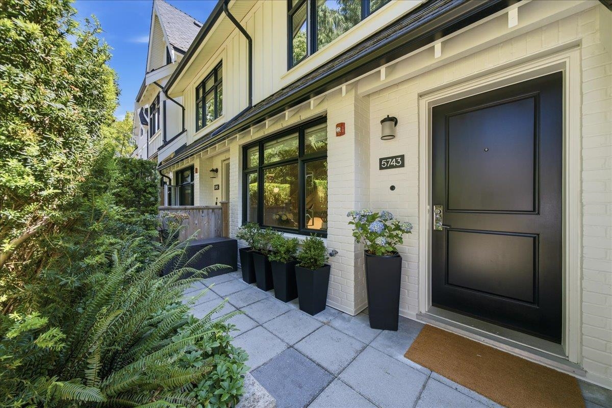 5743 St George Street, Vancouver, BC, V5W 2Y4