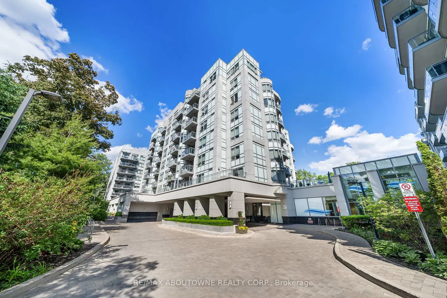 3500 Lakeshore Road 205