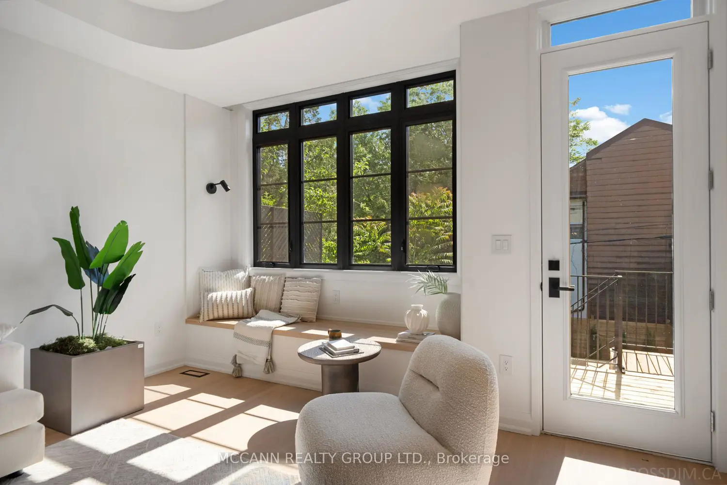 162 Arlington Avenue photo 3