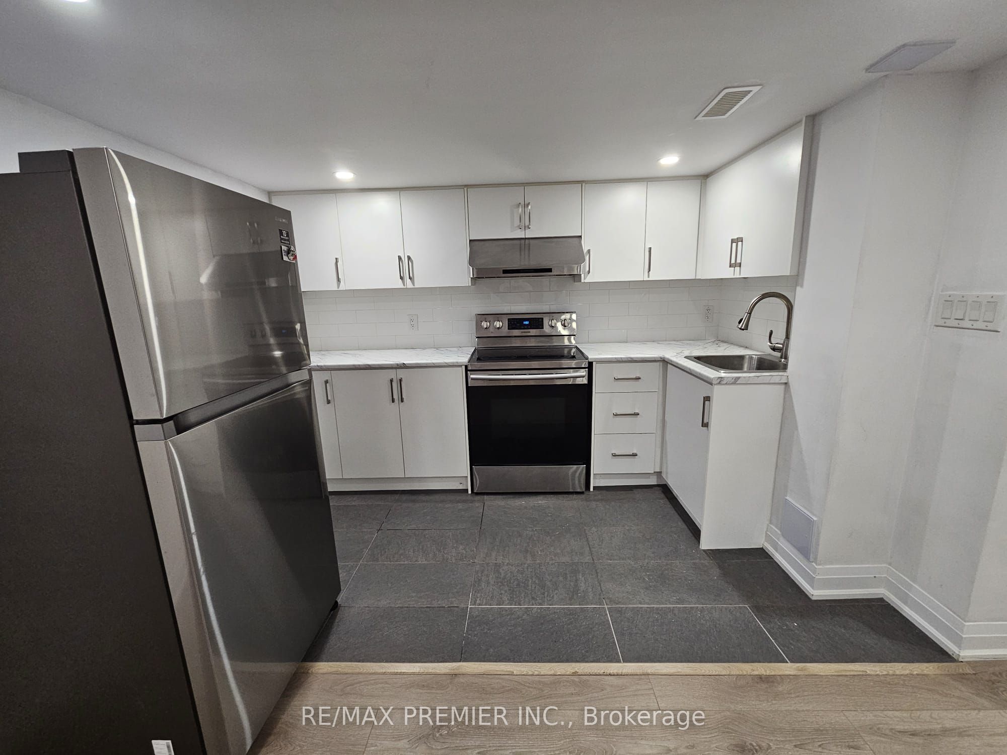 Bsmt Apt A-31 Compton Crescent, Toronto, ON, M3M 2C3 photo 3