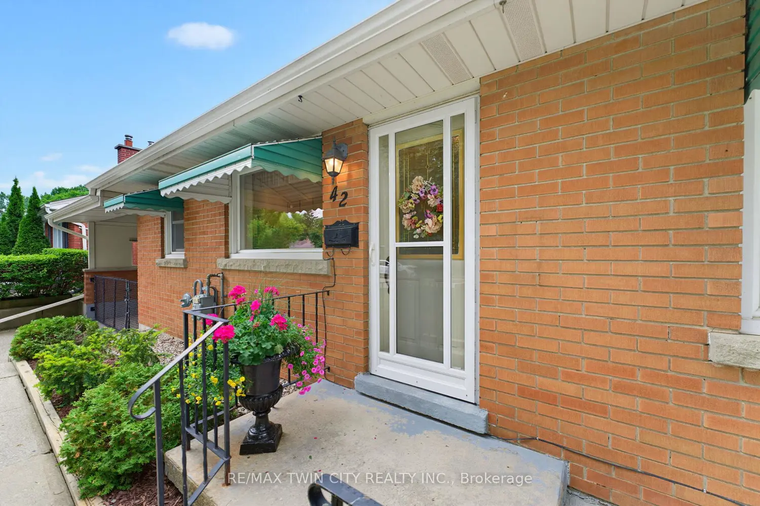 42 Highman Avenue photo 3