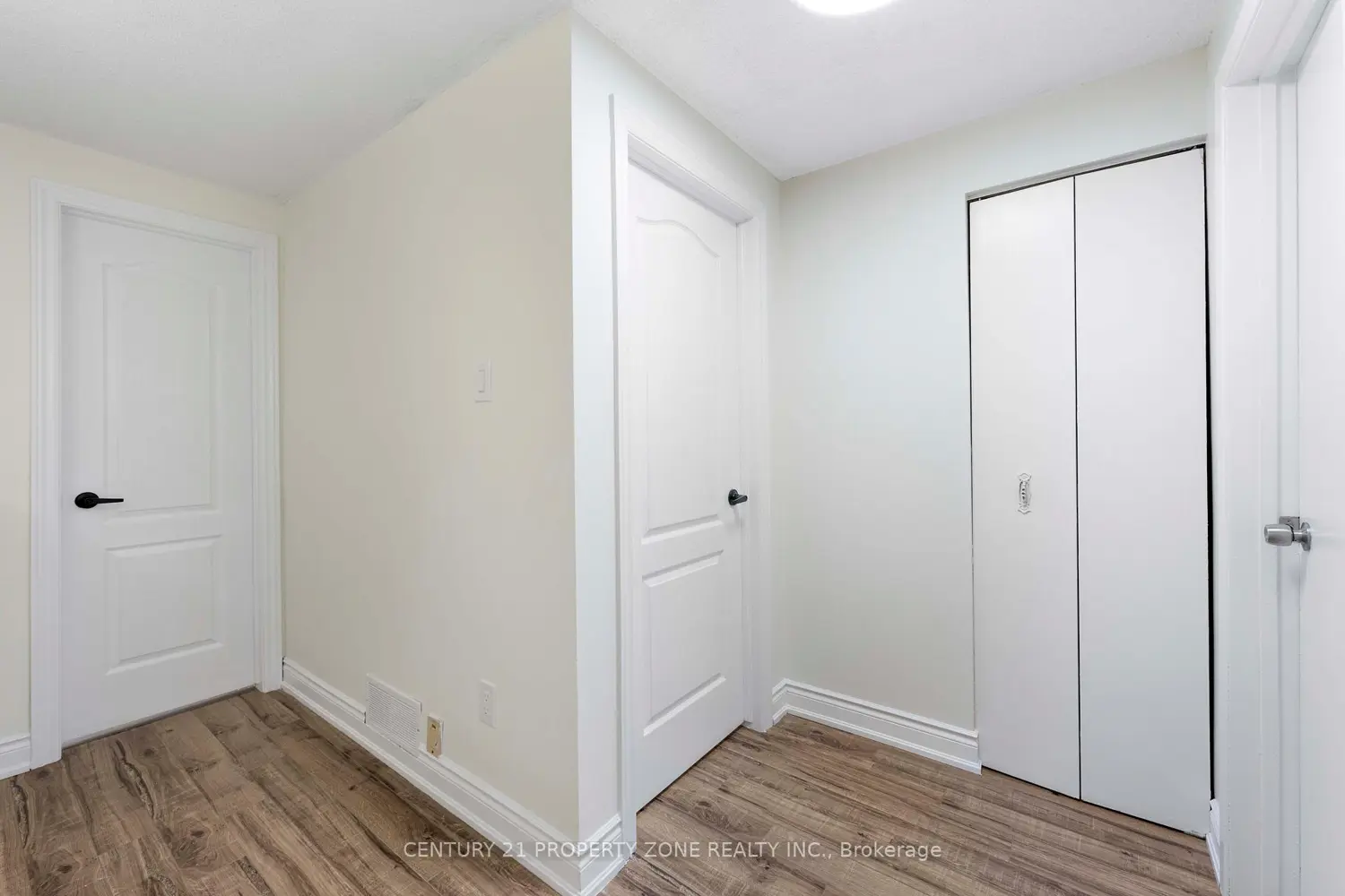 35 Ashton Crescent photo 2