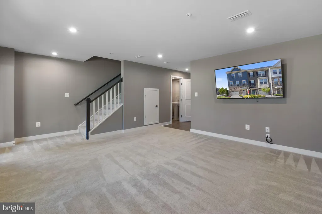 178 Bethlehem Pl, Baltimore, MD 21225 photo 3