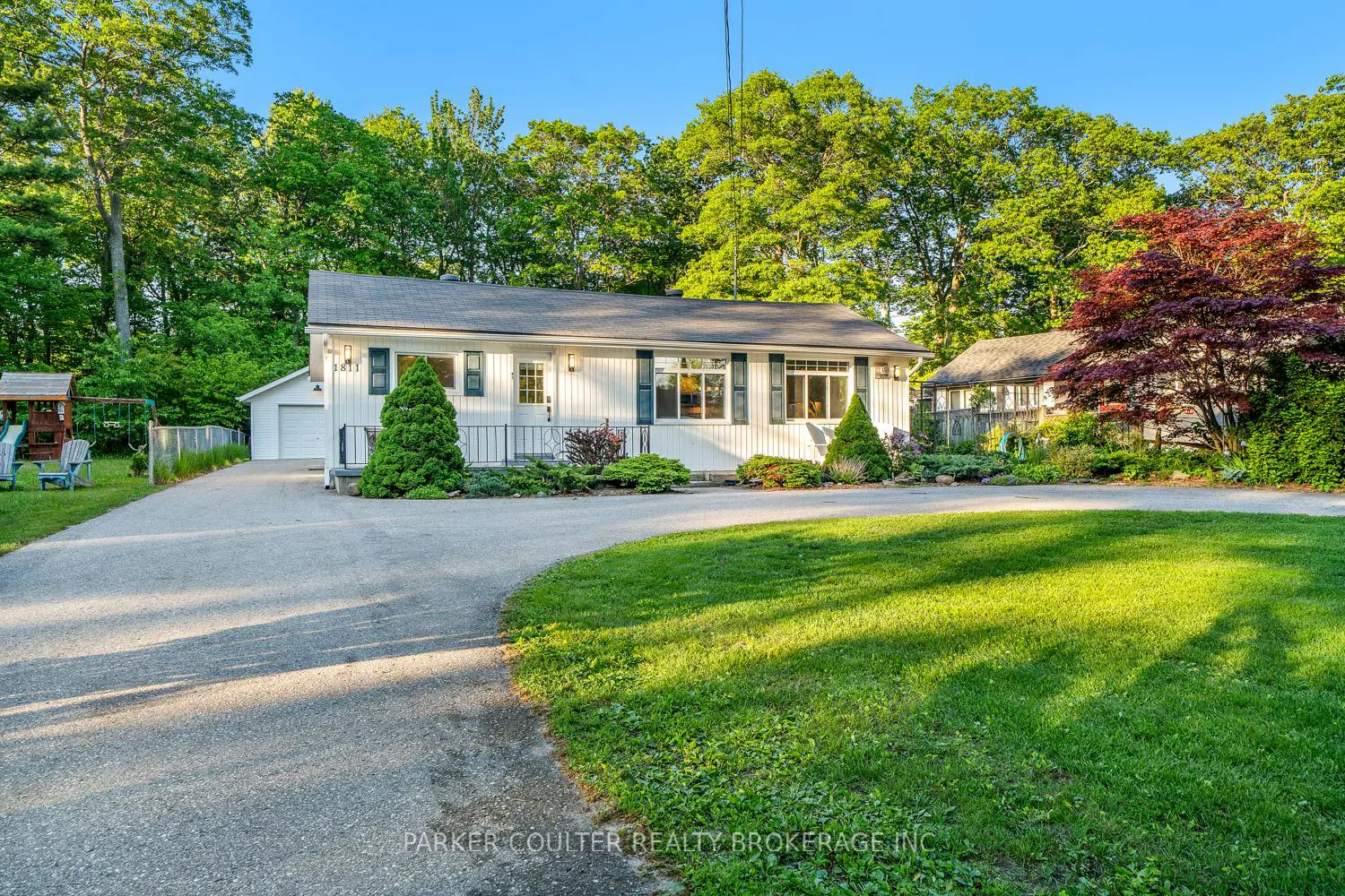 1811 Tiny Beaches Road photo 2