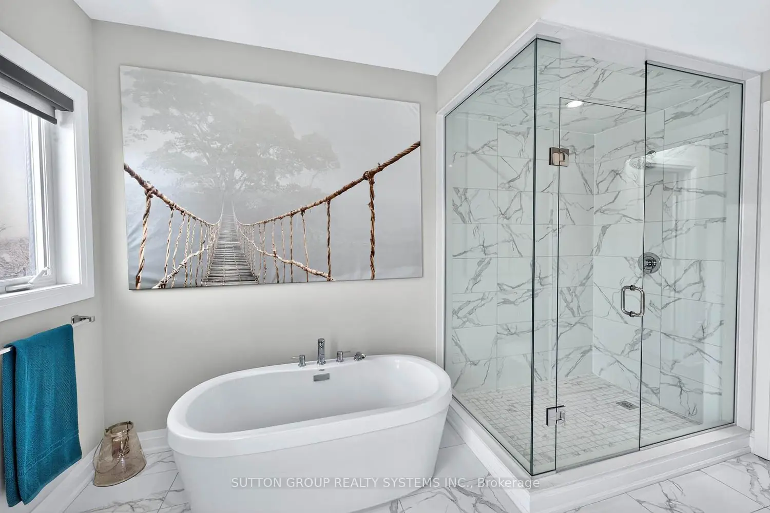 1126A Islington Avenue photo 4