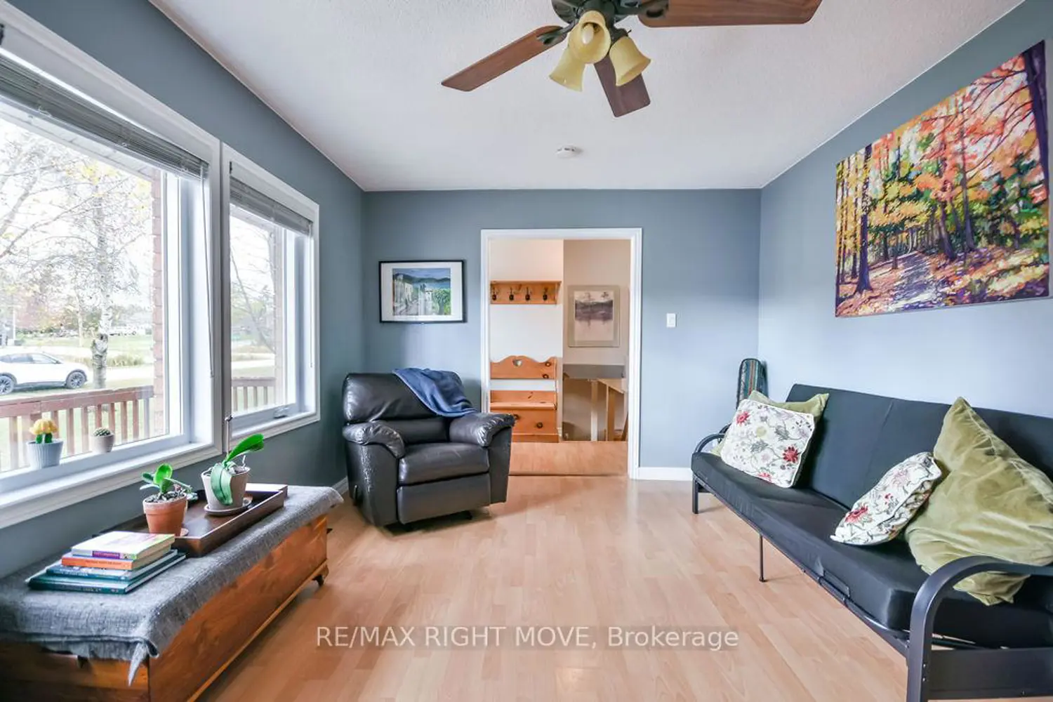 3811 Leo Crescent photo 4
