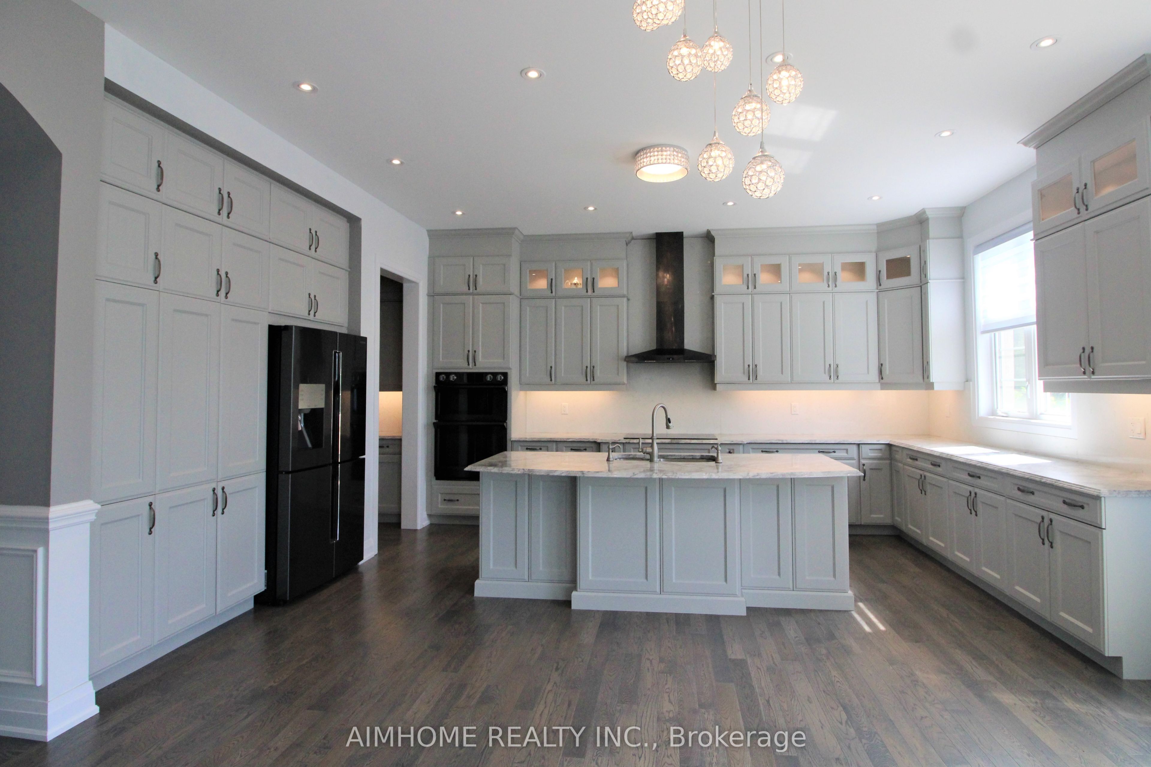151 Bridgepointe Court, Aurora, ON, L4G 3H8 photo 4