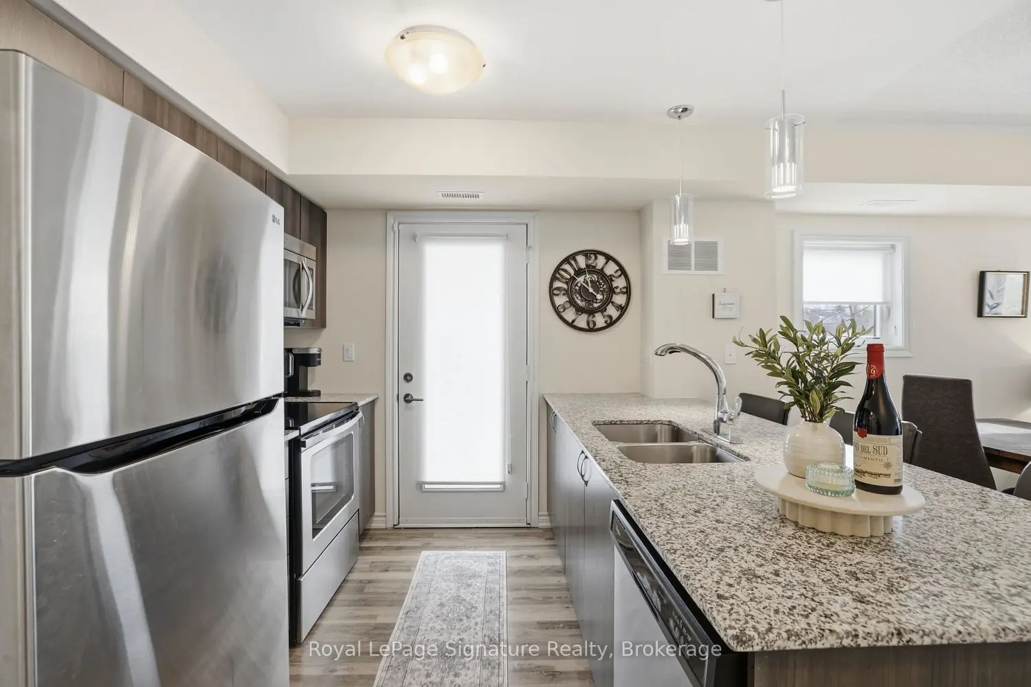 4 Anchorage Crescent 101 photo 5
