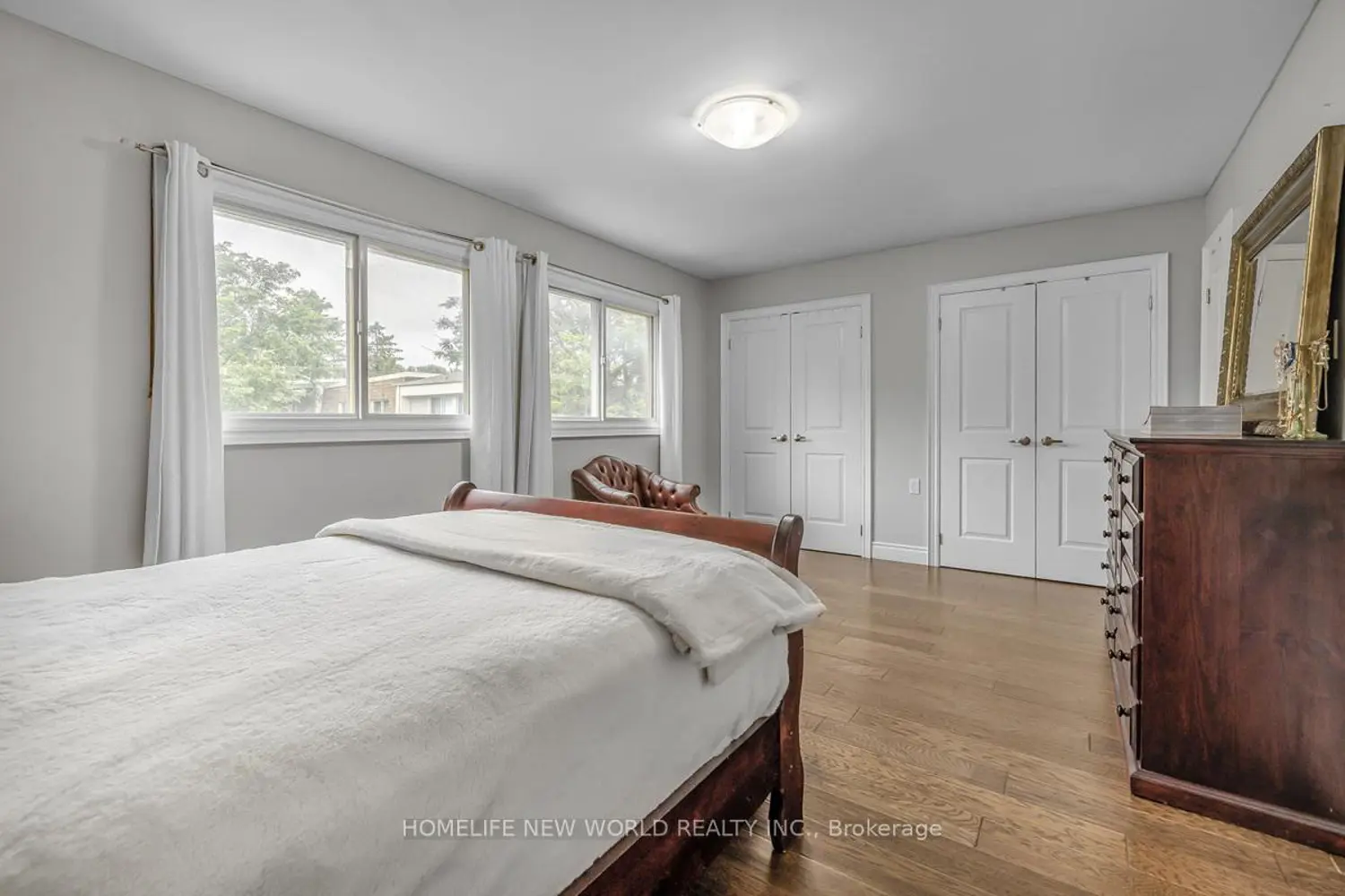 61 Poplar Crescent photo 3