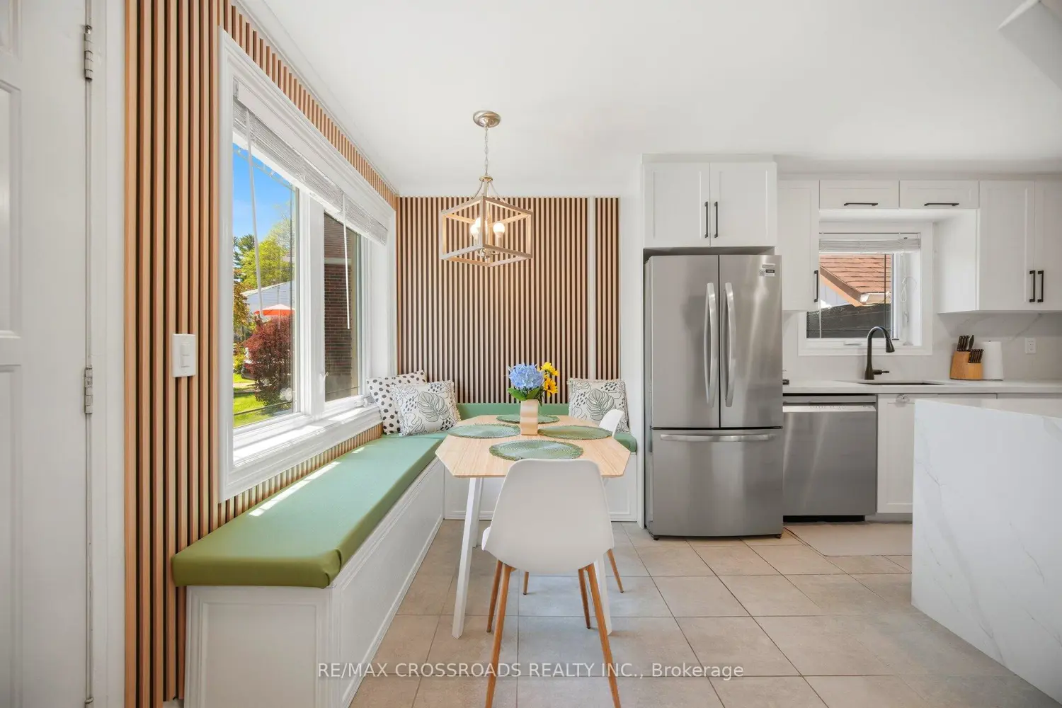18 Adanac Drive photo 2