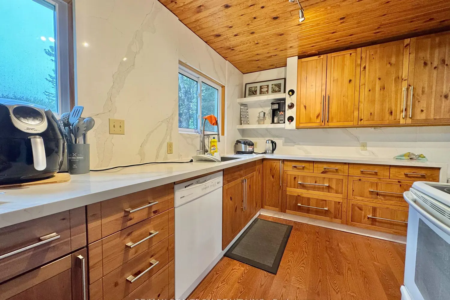 380 Beaver Lane photo 4