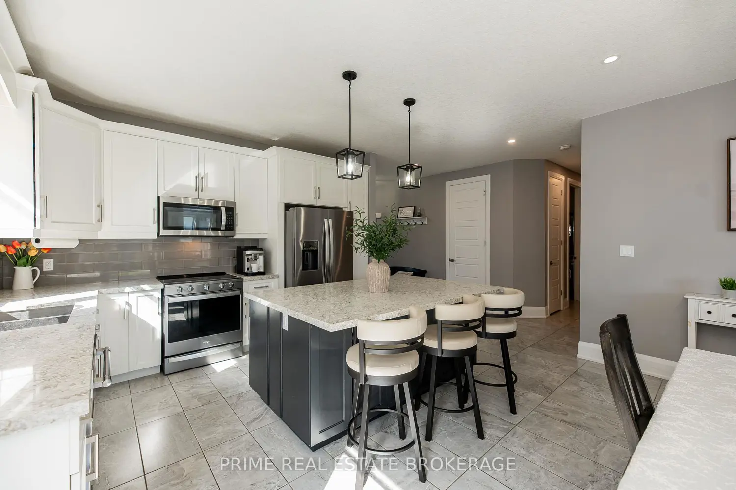225 Leitch Street photo 5