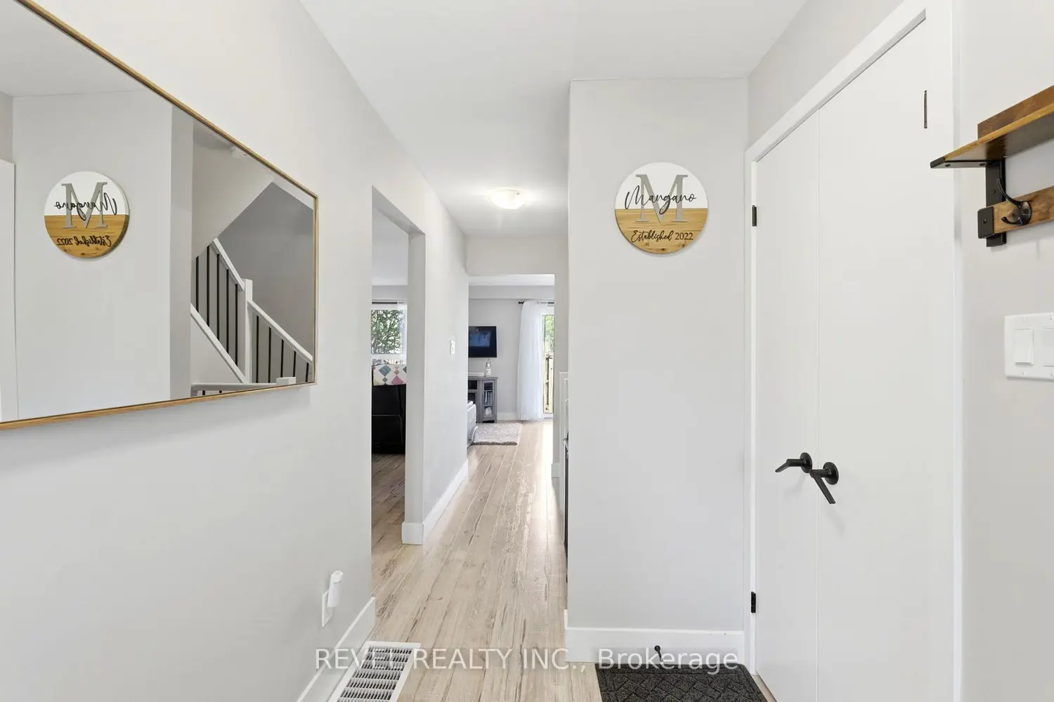 669 Osgoode Drive 2 photo 4