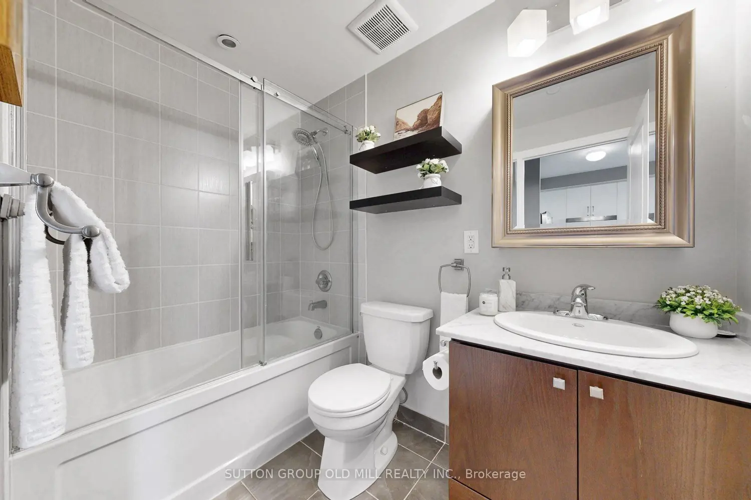 3563 Lake Shore Boulevard 707 photo 4