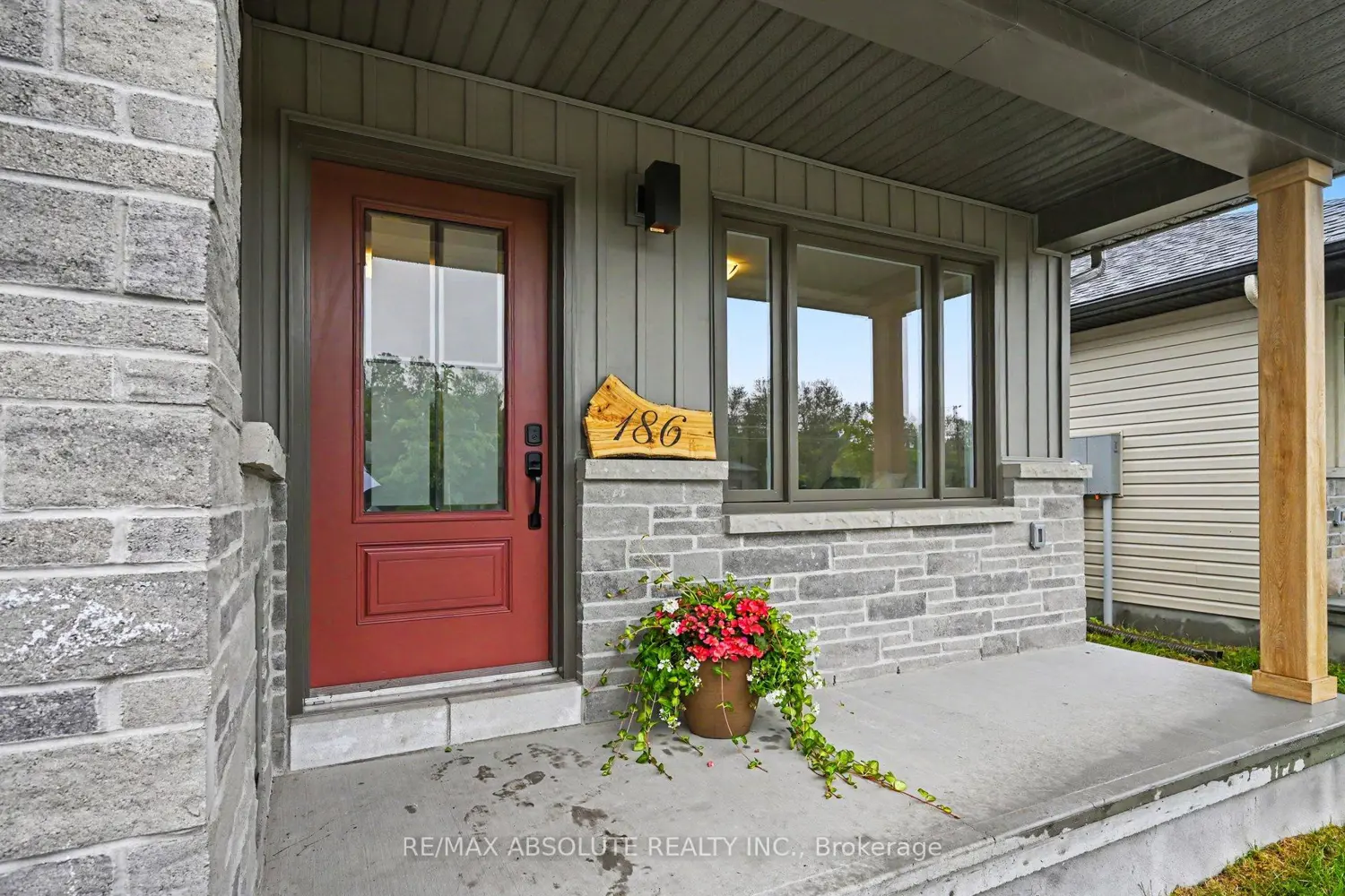 186 Seabert Drive photo 3