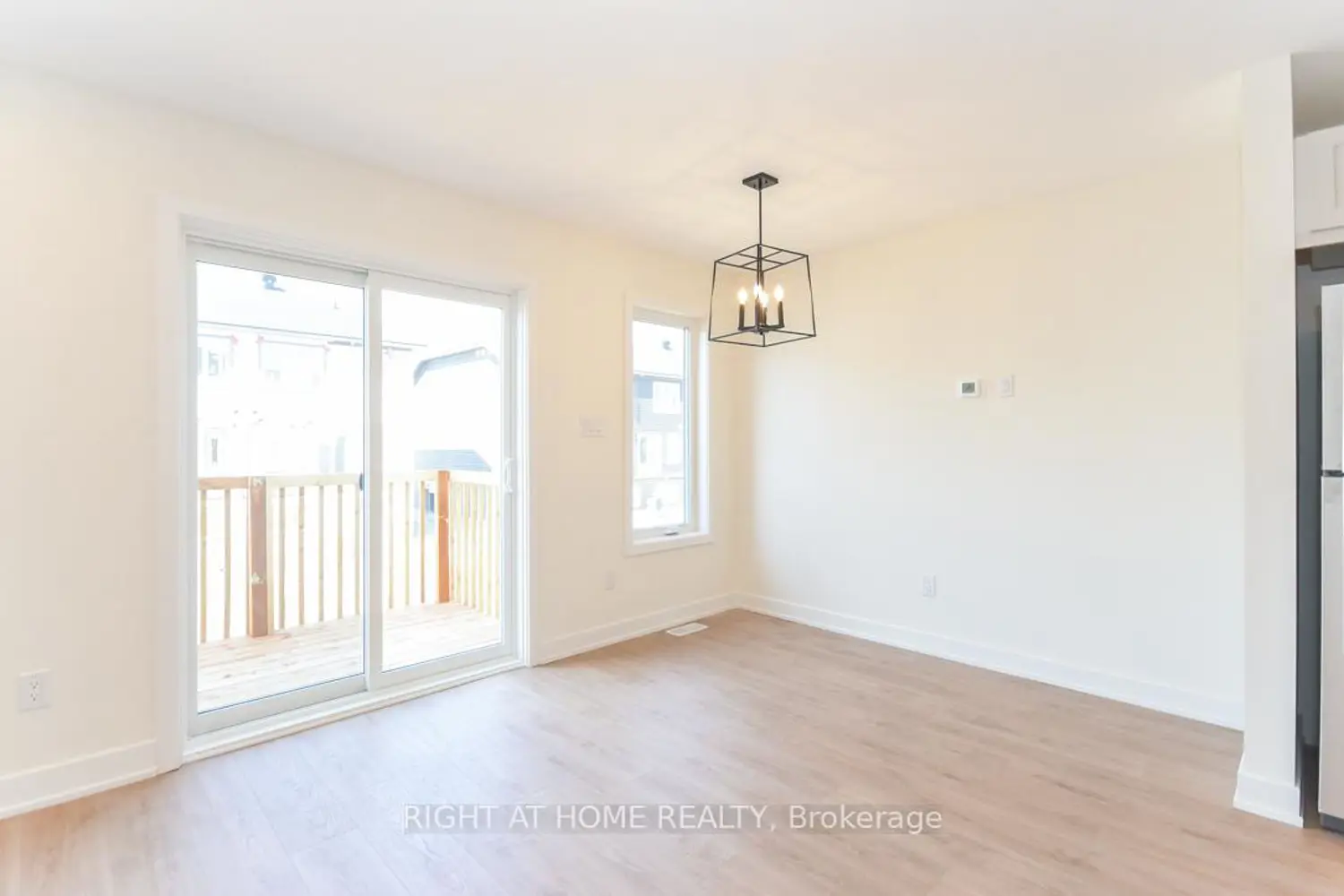 75 Whitcomb Crescent photo 3