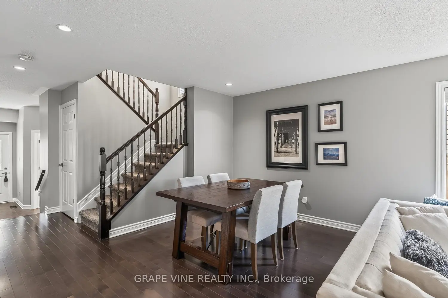 360 Balinroan Crescent photo 5