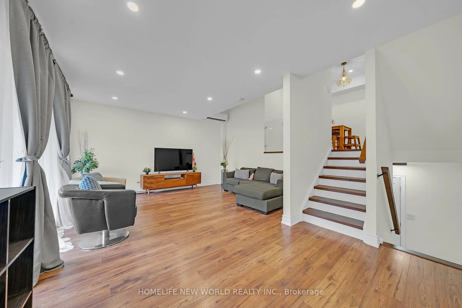 38 Springfair Avenue photo 2