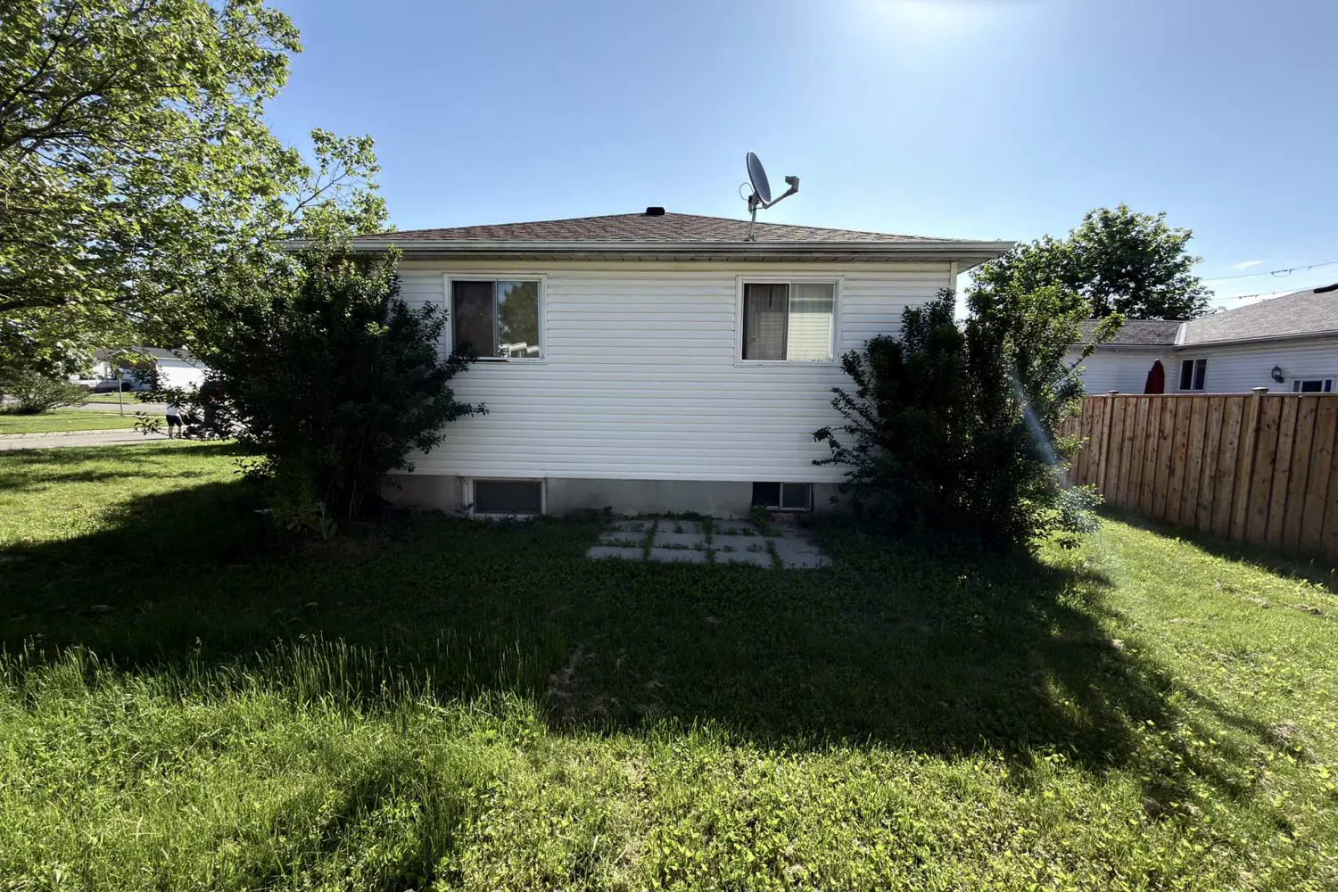 661 Ewing Street photo 3