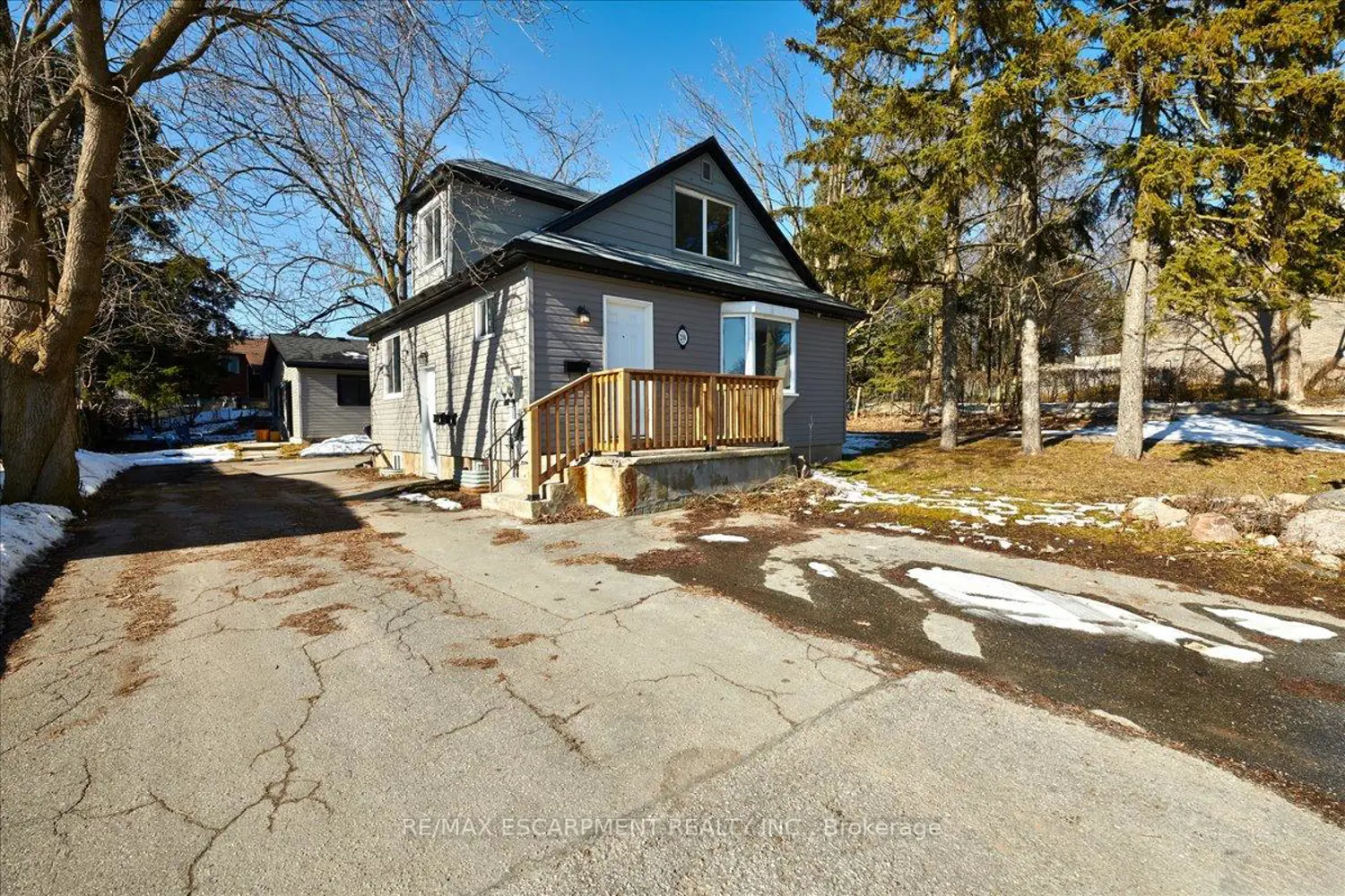 210 Owen Street 1, 2, 3