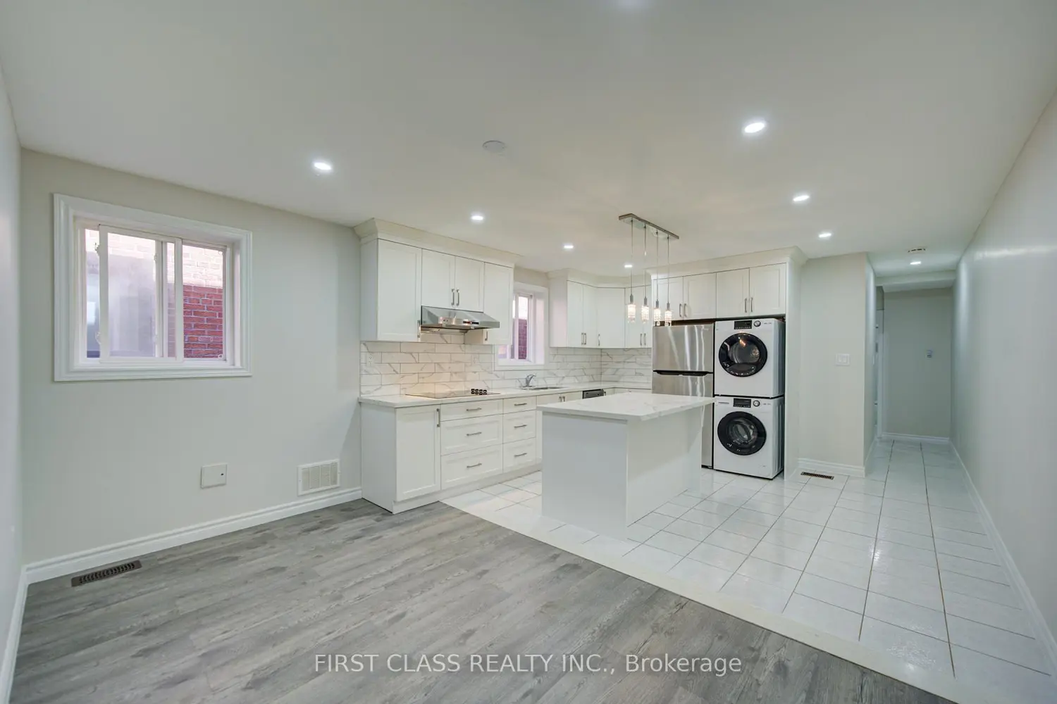 427 Leslie Street photo 5