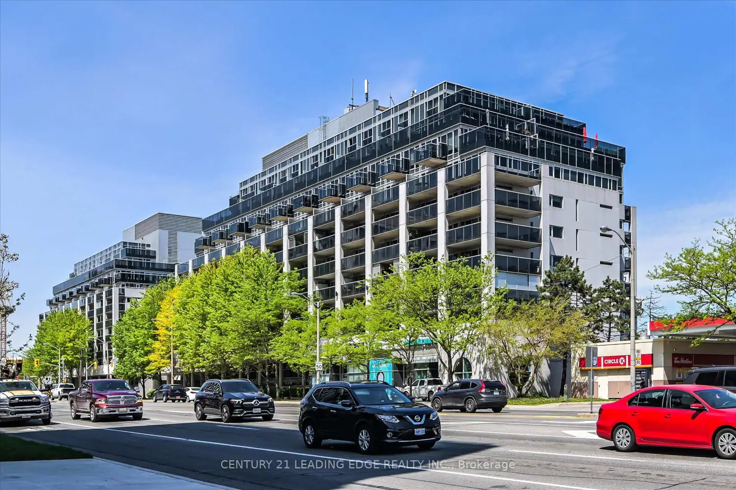 1040 The Queensway 710 photo 2