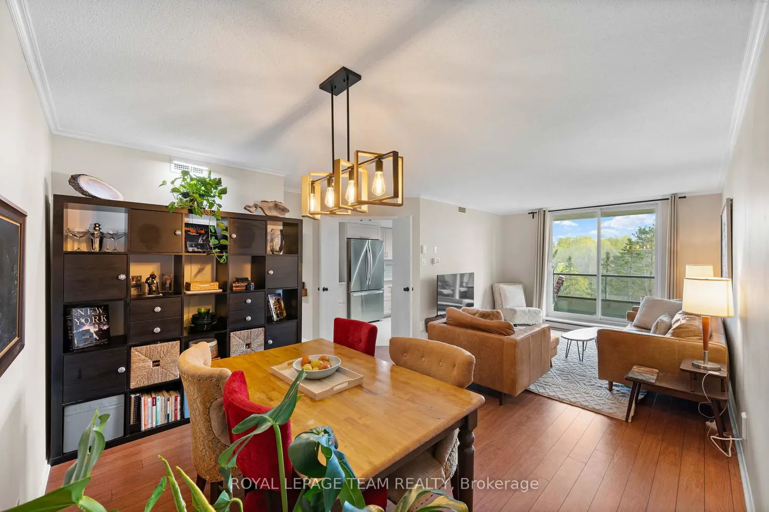 1705 Playfair Drive 402 photo 3